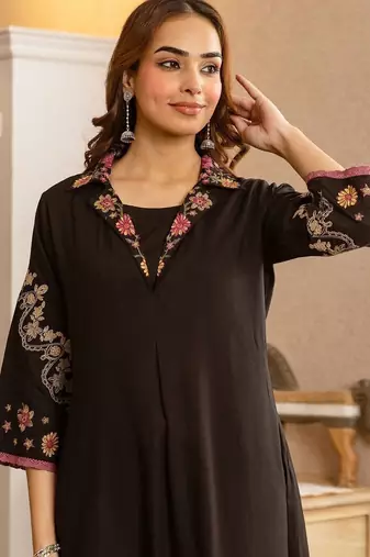 Women Ethnic Motifs Embroidered Regular Thread Work Kurta with Trousers