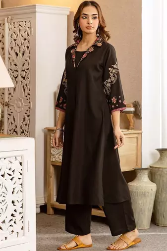 Women Ethnic Motifs Embroidered Regular Thread Work Kurta with Trousers