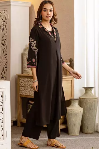 Women Ethnic Motifs Embroidered Regular Thread Work Kurta with Trousers