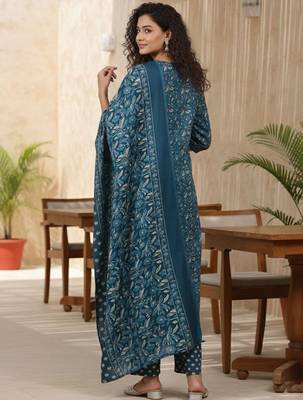 Women Ethnic Motifs Printed Regular Thread Work  Cotton Kurta with Trousers & With Dupatta 2