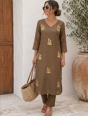 Women Animal Printed Regular Kurta with Trousers 1