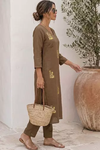 Women Animal Printed Regular Kurta with Trousers