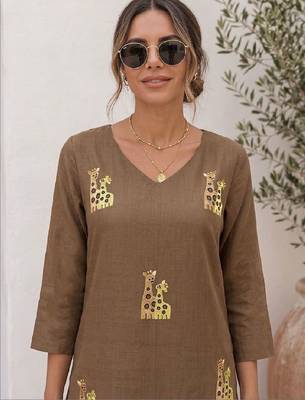 Women Animal Printed Regular Kurta with Trousers 5