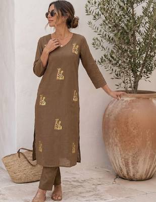 Women Animal Printed Regular Kurta with Trousers 6