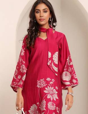 Floral Printed V-Neck Chanderi Silk A-line Kurta with Trousers 1