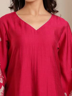Floral Printed V-Neck Chanderi Silk A-line Kurta with Trousers 3