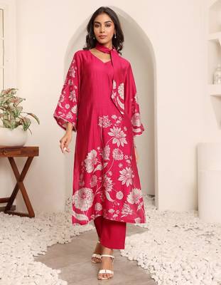Floral Printed V-Neck Chanderi Silk A-line Kurta with Trousers 4