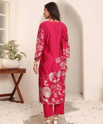 Floral Printed V-Neck Chanderi Silk A-line Kurta with Trousers 5
