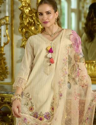 Women Floral Embroidered Regular Thread Work  Cotton Kurta with Trousers & With Dupatta 2