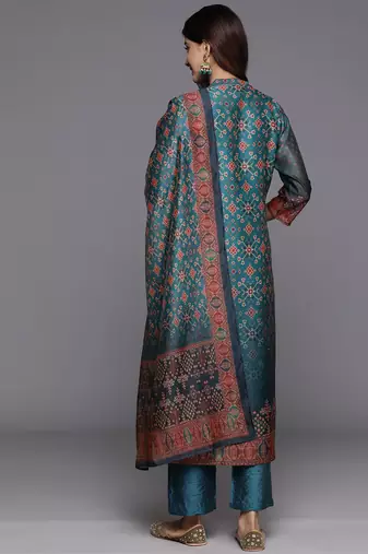 Floral Printed Mandarin Collar Chanderi Silk Kurta With Trousers & Dupatta