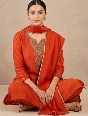 Women Embroidered Regular Thread Work Kurta with Trousers & With Dupatta 2