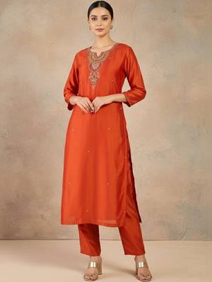 Women Embroidered Regular Thread Work Kurta with Trousers & With Dupatta 3