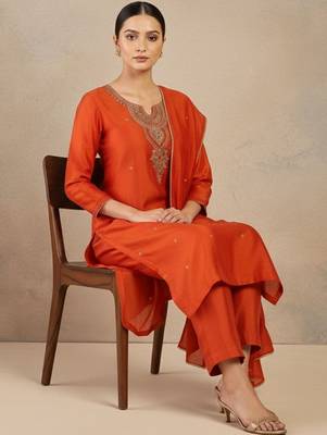 Women Embroidered Regular Thread Work Kurta with Trousers & With Dupatta 7