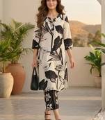 Women Floral Printed Regular Pure Cotton Kurta with Trousers