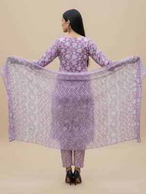 Women Floral Printed Regular Pure Cotton Kurta with Trousers & With Dupatta 4