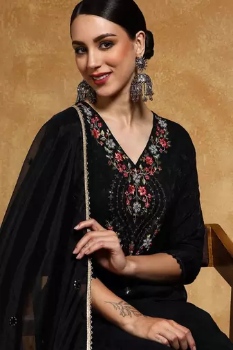 Women Floral Yoke Design Regular Kurta with Trousers & With Dupatta