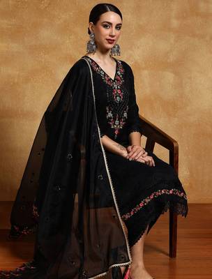 Women Floral Yoke Design Regular Kurta with Trousers & With Dupatta 3