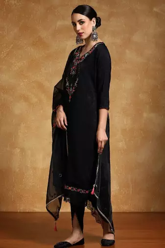 Women Floral Yoke Design Regular Kurta with Trousers & With Dupatta