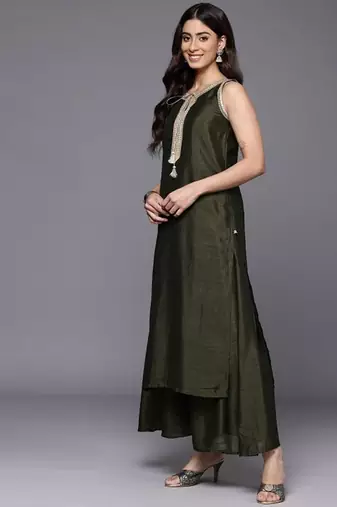 Women Ethnic Motifs Sequinned Kurta with Trousers & With Dupatta