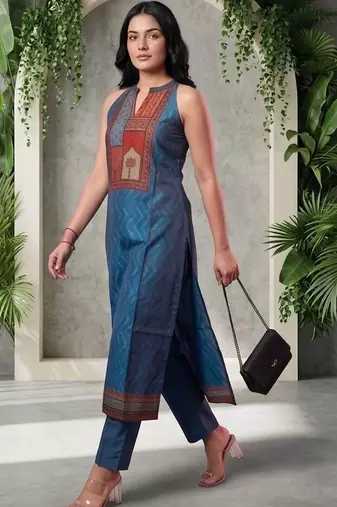 Women Ethnic Motifs Printed Regular Chanderi Silk Kurta with Trousers