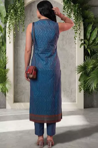 Women Ethnic Motifs Printed Regular Chanderi Silk Kurta with Trousers
