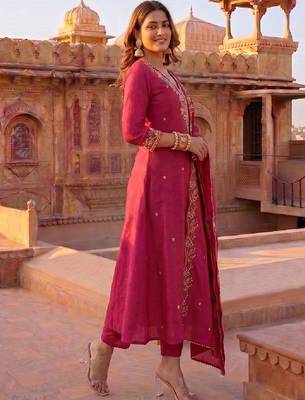 Women Floral Embroidered Regular Thread Work Kurta with Trousers & With Dupatta 2