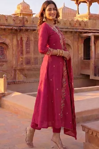 Women Floral Embroidered Regular Thread Work Kurta with Trousers & With Dupatta