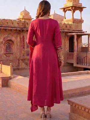 Women Floral Embroidered Regular Thread Work Kurta with Trousers & With Dupatta 3