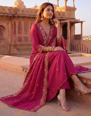 Women Floral Embroidered Regular Thread Work Kurta with Trousers & With Dupatta 4