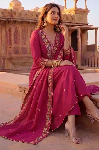 Women Floral Embroidered Regular Thread Work Kurta with Trousers & With Dupatta