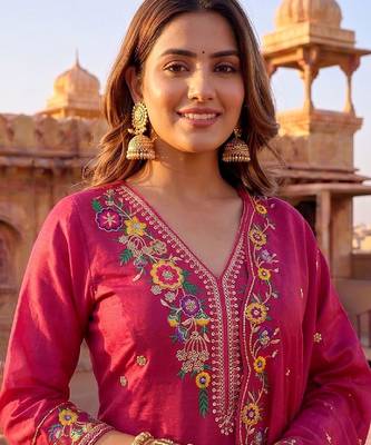 Women Floral Embroidered Regular Thread Work Kurta with Trousers & With Dupatta 5