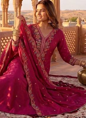 Women Floral Embroidered Regular Thread Work Kurta with Trousers & With Dupatta 7