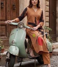 Women Printed Regular Kurta with Trousers