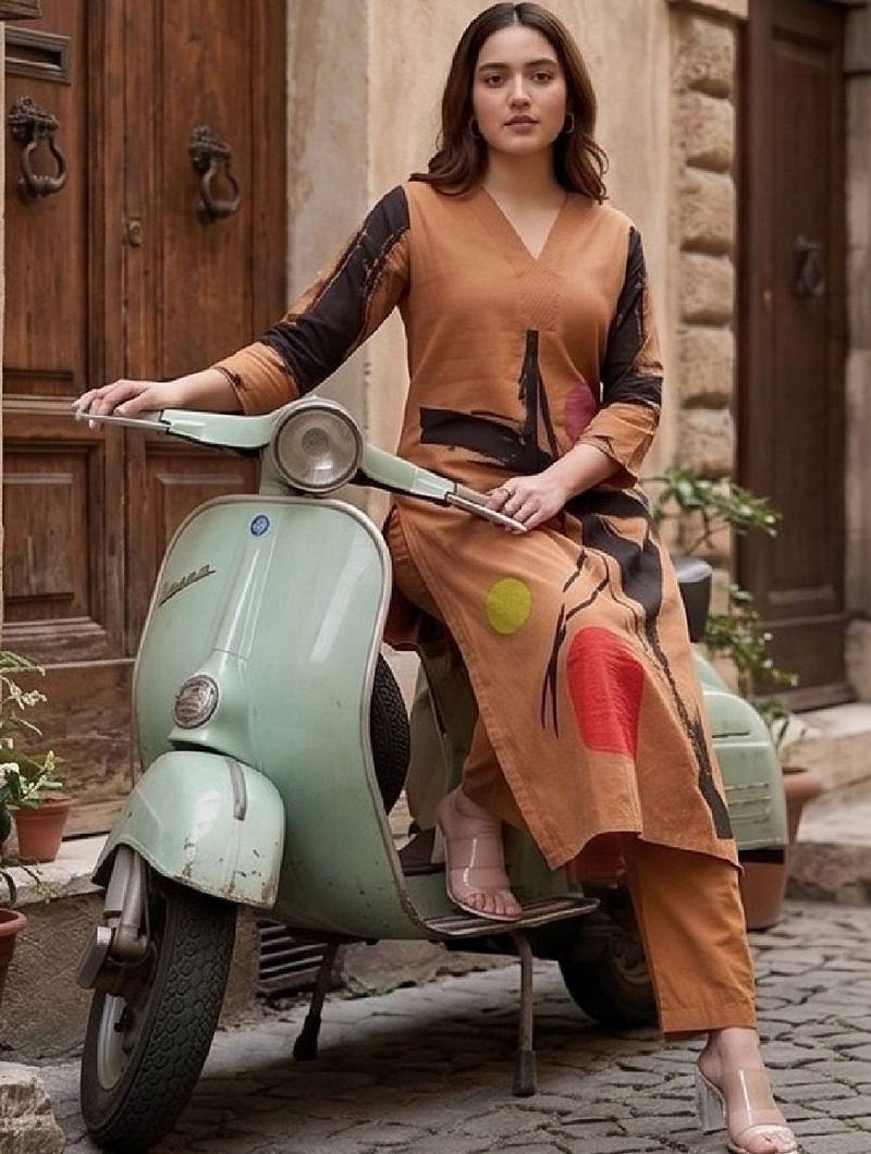 Women Printed Regular Kurta with Trousers
