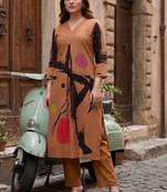 Women Printed Regular Kurta with Trousers