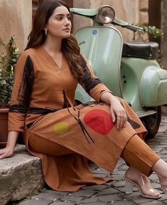 Women Printed Regular Kurta with Trousers 4