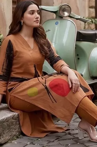 Women Printed Regular Kurta with Trousers