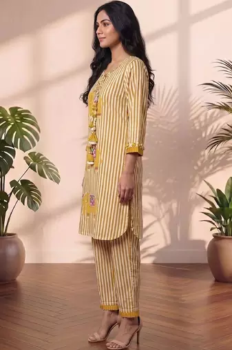 Women Ethnic Motifs Striped thread work tassel detailing Kurta with Trousers