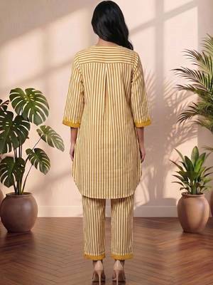 Women Ethnic Motifs Striped thread work tassel detailing Kurta with Trousers 3