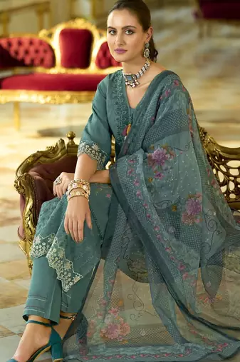 Floral Embroidered V-Neck Thread Work  Cotton Kurta With Trousers And Dupatta