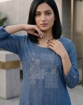Women Embroidered Regular Thread Work Kurta with Trousers 2