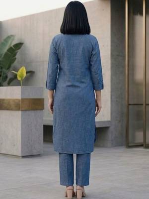 Women Embroidered Regular Thread Work Kurta with Trousers 5