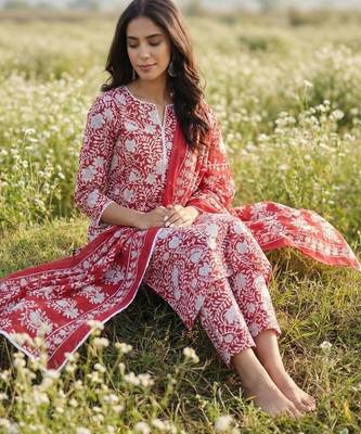 Women Floral Printed Regular Kurta with Trousers & With Dupatta 3