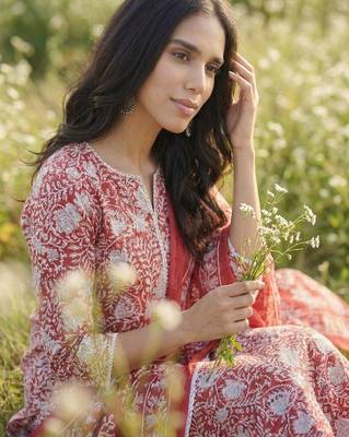 Women Floral Printed Regular Kurta with Trousers & With Dupatta 5