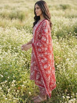 Women Floral Printed Regular Kurta with Trousers & With Dupatta 7