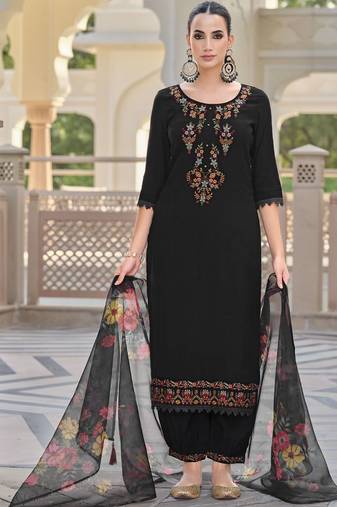 Floral Embroidered Thread Work Straight Kurta With Trousers And Dupatta