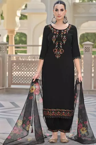 Floral Embroidered Thread Work Straight Kurta With Trousers And Dupatta