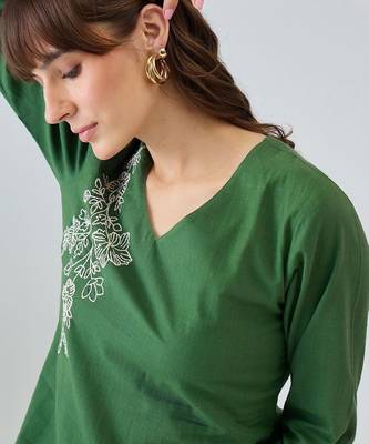 Women Floral Embroidered Regular Thread Work  Cotton Kurta with Palazzos 2