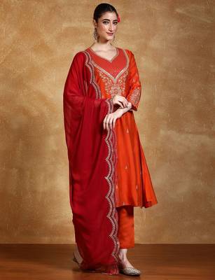 Women Floral Embroidered Kurta with Trousers & Dupatta 2