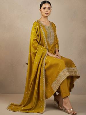 Women Ethnic Motifs Embroidered Regular Thread Work Kurta with Trousers & With Dupatta 3